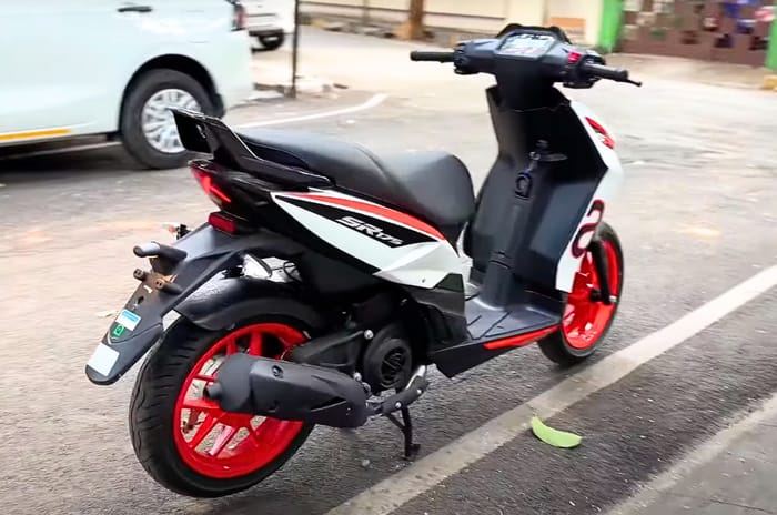 Aprilia SR 175 rear static right angle